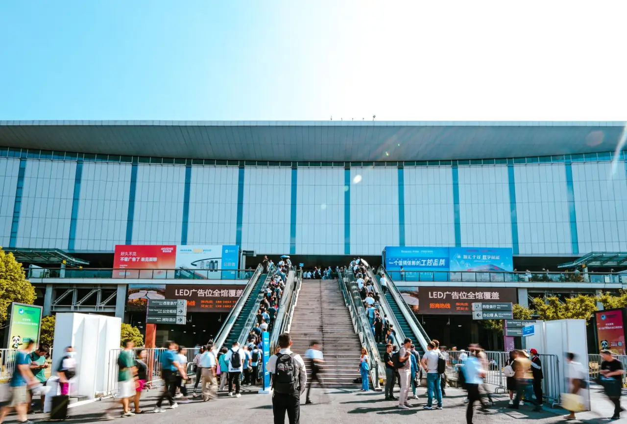 东方双新文科技定制软件光盘在业务管理场景中的应用实践