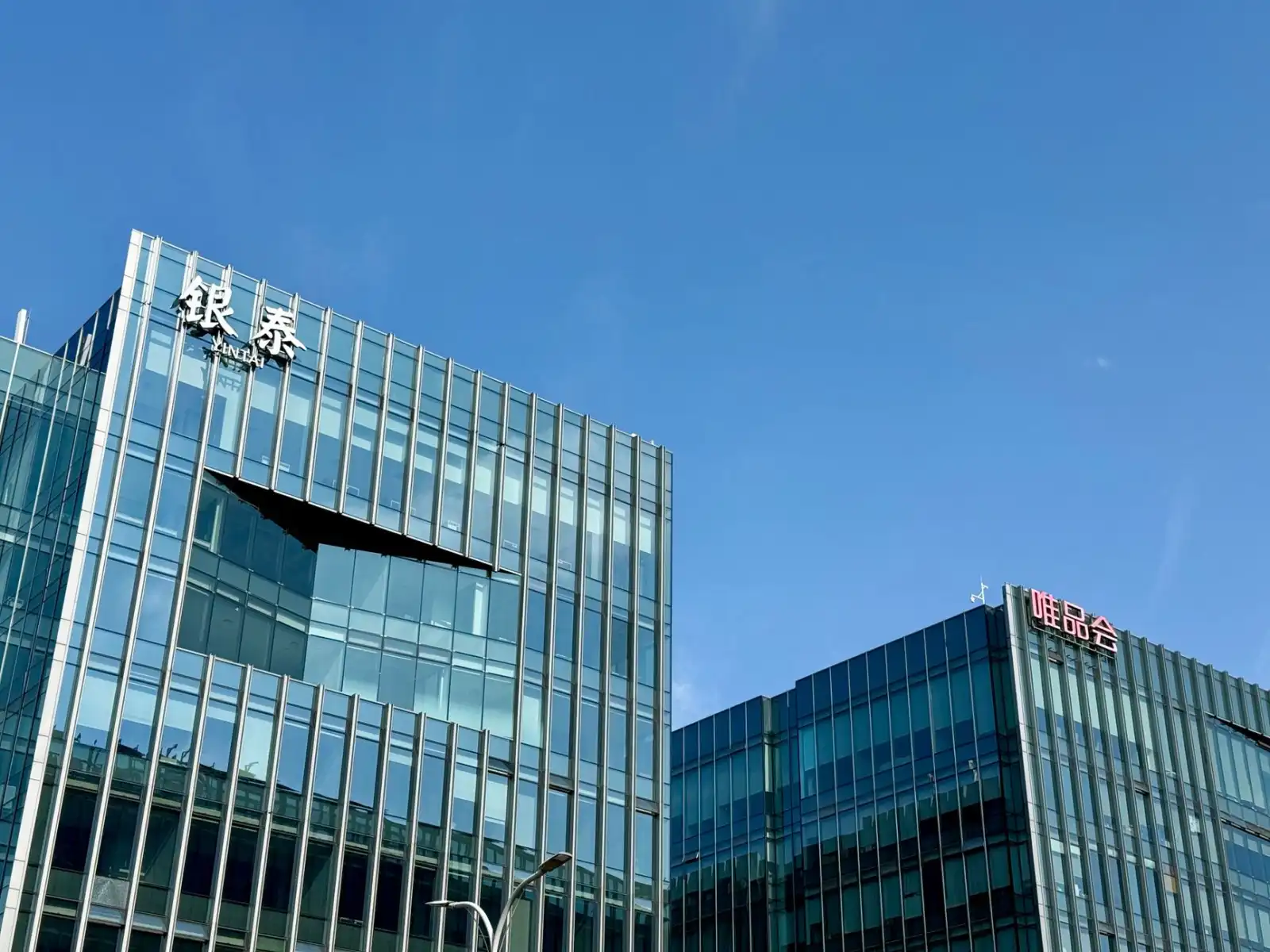 定制软件光盘与云端系统在业务管理场景下的性能对比分析